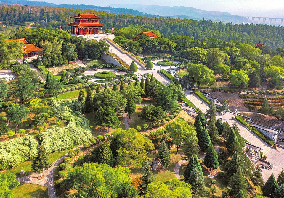 晉中市左權縣城區祝融公園內秋意漸濃