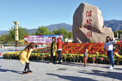 滹沱河湿地公园成为群众中秋节乐园