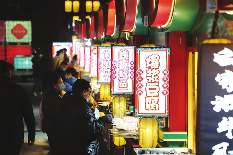 钟楼街小吃受青睐