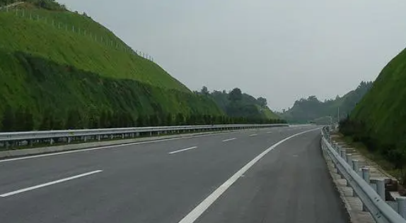 G340榆社县城过境段（寨沟隧道）改线工程建设“加速度”