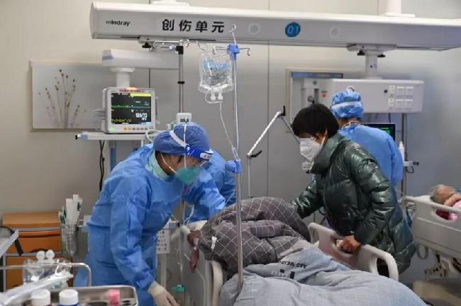 新华全媒+丨各地医护人员坚守疫情防控一线速写