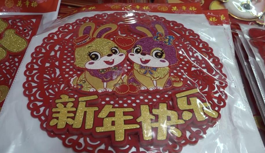 山西太原：兔年将至 “兔元素”年货受青睐
